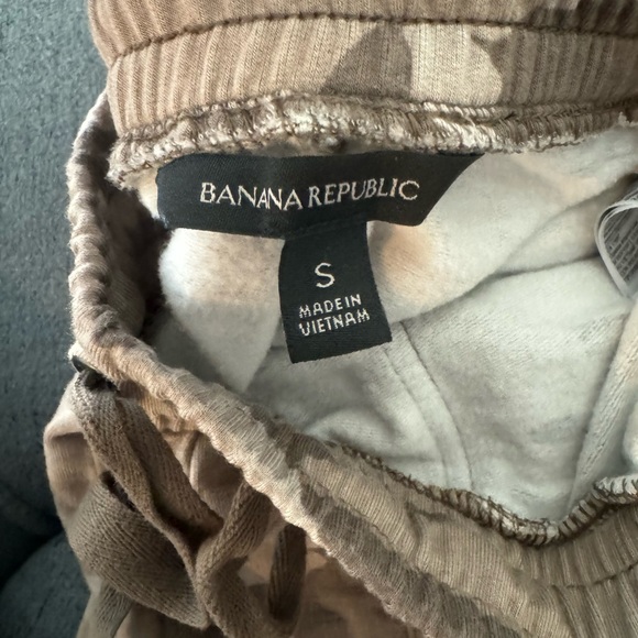 Banana Republic cargo pants/hoodie with pockets. Size small - Picture 6 of 6